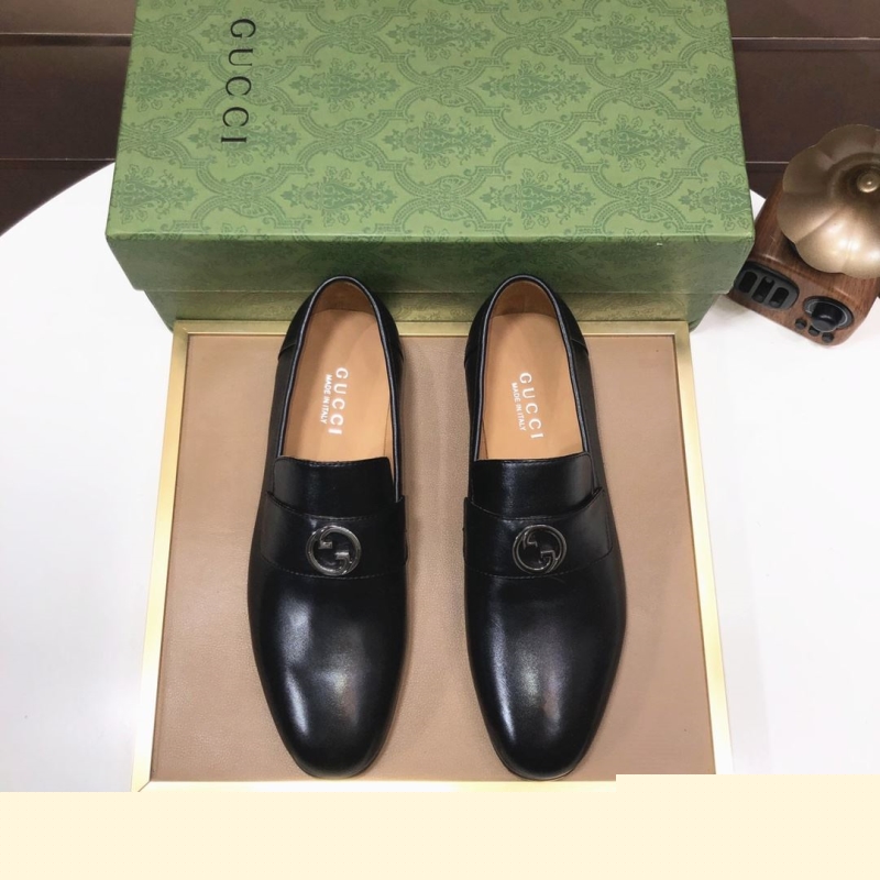 G*u*i leather shoes